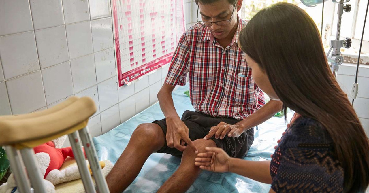 Myo Aung vive en Maynmar y tiene hemofilia A con inhibidores.